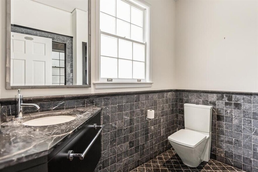 More Photos Of 1202 E Park Ave, Tallahassee Office Residential For Sale