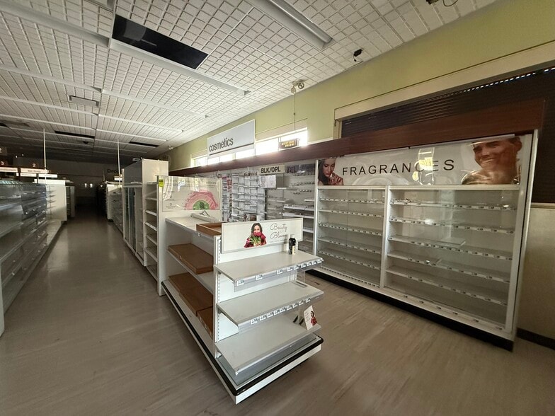 More Photos Of 350 Niagara St, Buffalo Drugstore For Lease