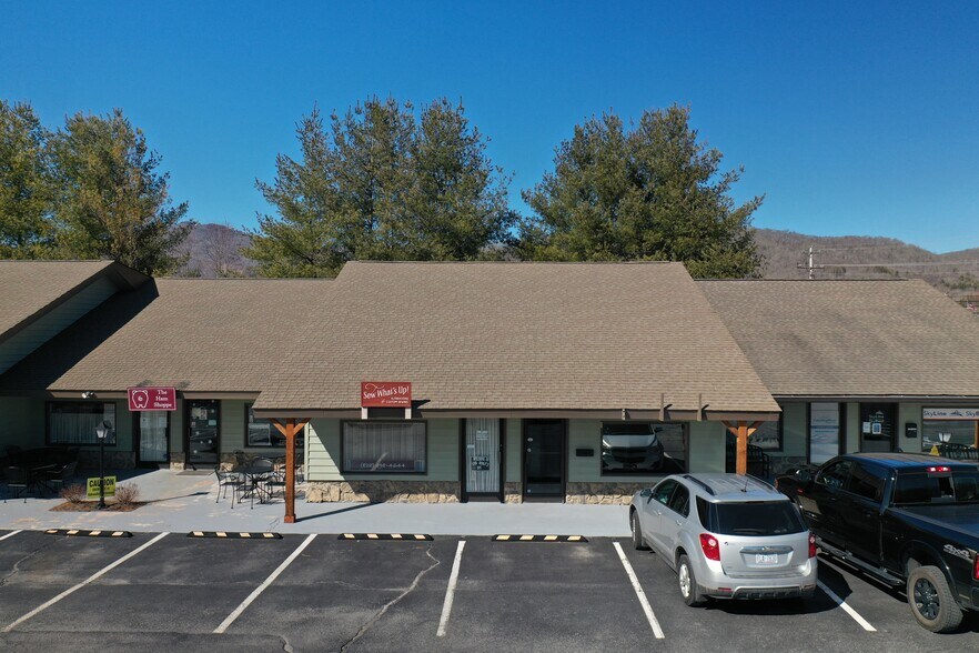 More Photos Of 102 High Country Sq, Banner Elk General Retail For Lease