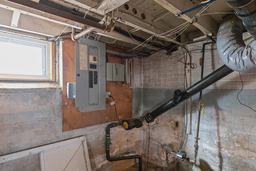 More Photos Of 93 Roxbury St, Keene Office For Sale
