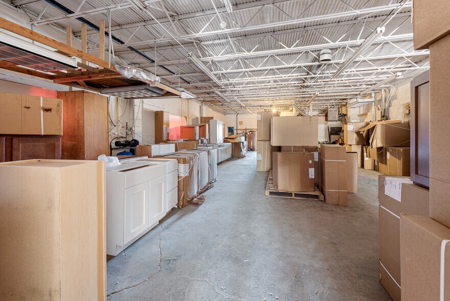 More Photos Of 5213 W Broadway Ave, Minneapolis Auto Dealership For Lease