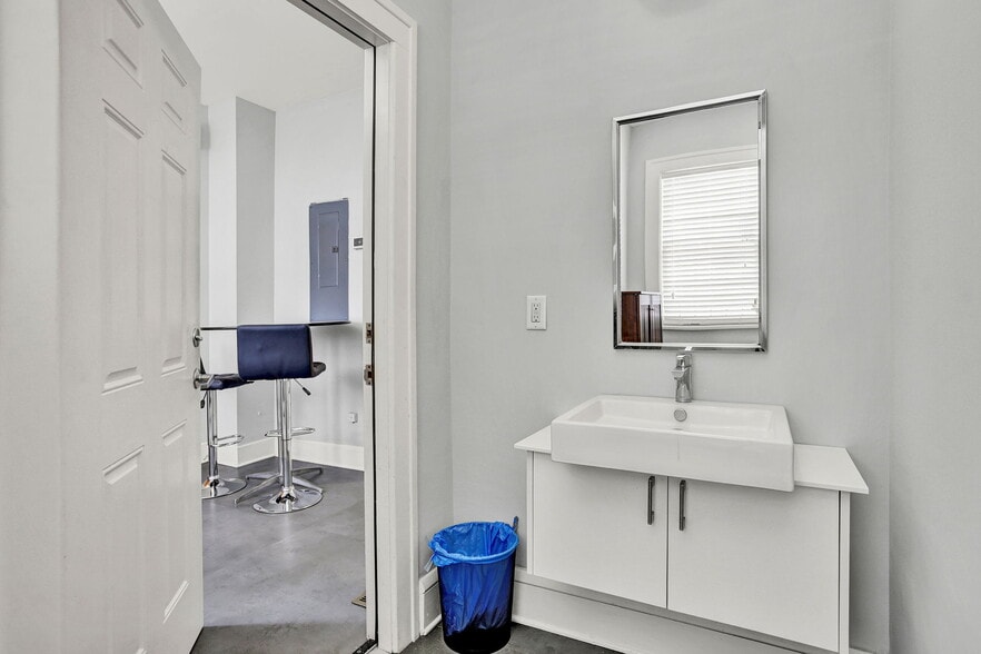 More Photos Of 2258 Riverside Ave, Jacksonville Office For Sale