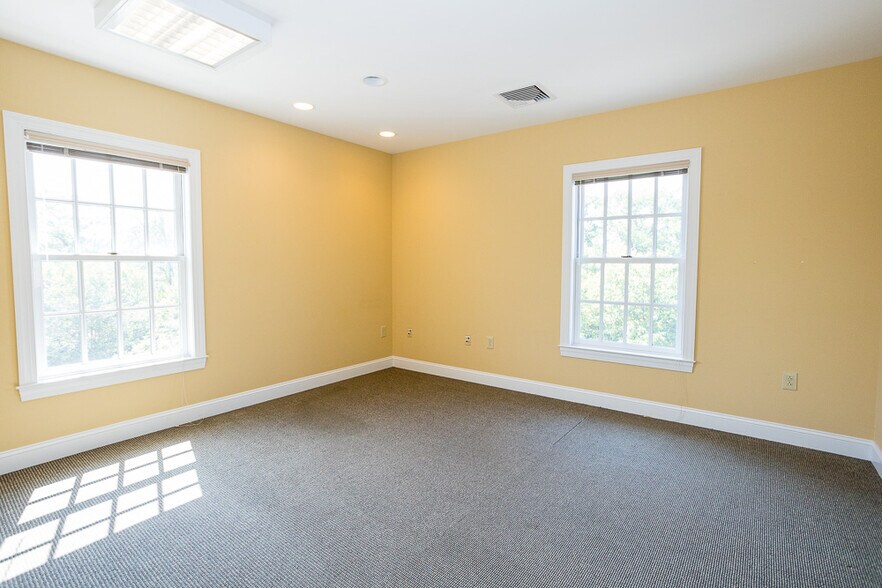 More Photos Of 178 Center St, Clinton Township Medical For Lease