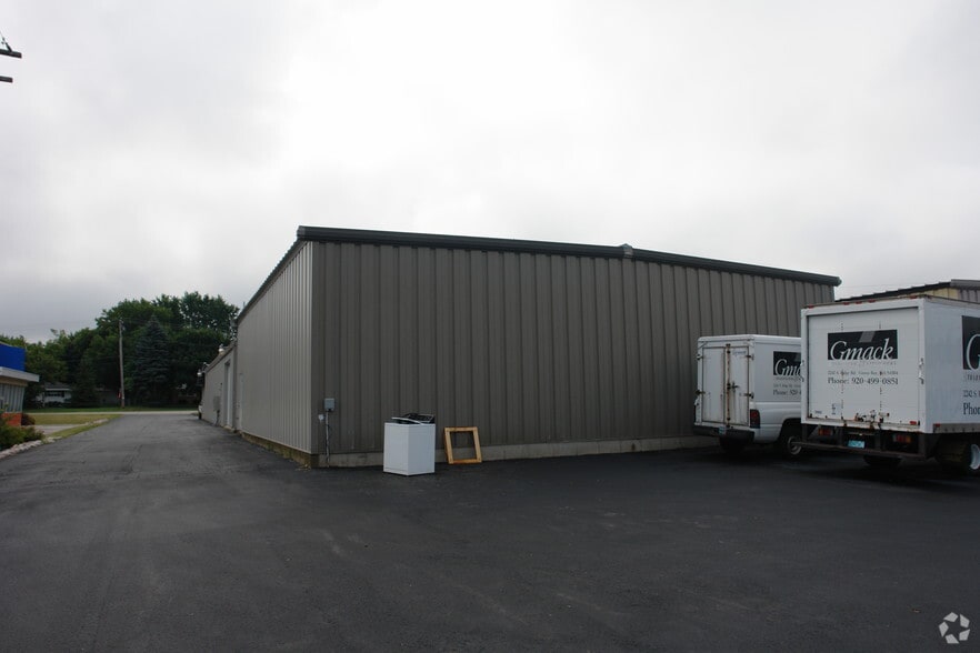 More Photos Of 2242 Ridge Rd, Green Bay Storefront For Lease