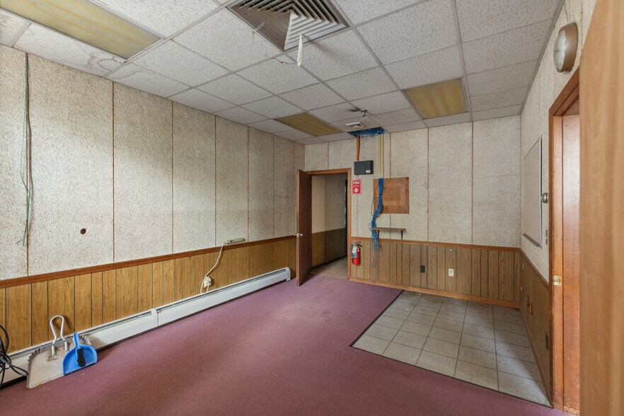 More Photos Of 35 Lower Grape St, Chicopee Warehouse For Sale