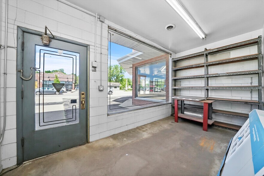 More Photos Of 108 S Batavia Ave, Batavia Auto Repair For Sale