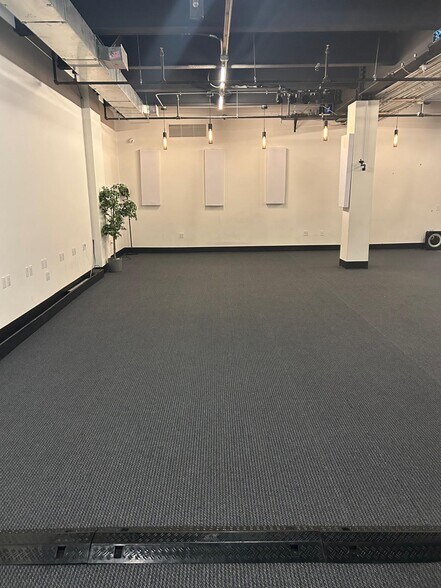 More Photos Of 5414 74th St, Elmhurst Office For Lease