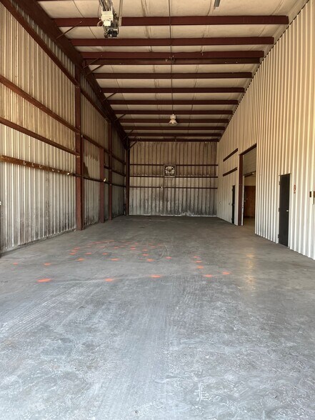 More Photos Of 2009 Hatfield Rd, Pearland Warehouse For Lease
