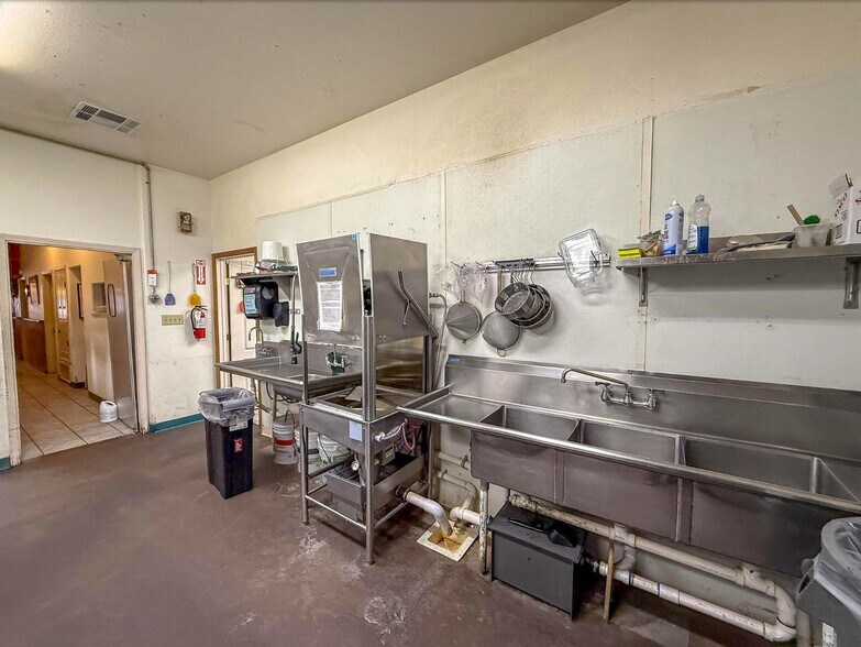 More Photos Of 2203 1st St, Alamogordo General Retail For Sale