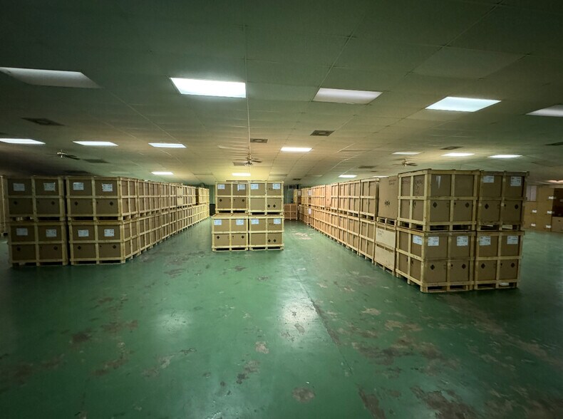 More Photos Of 2504 SH-304, Smithville Warehouse For Sale
