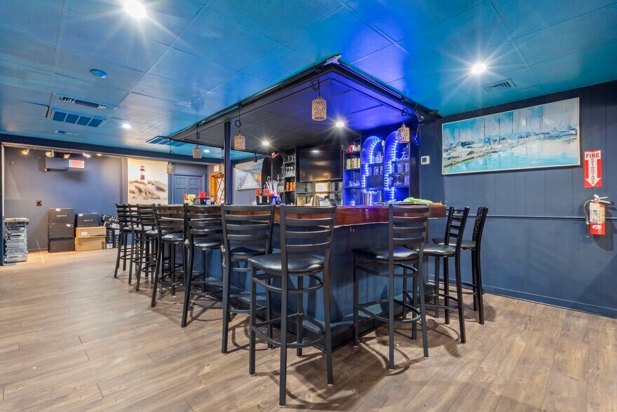 More Photos Of 376 Bullocks Point Ave, Riverside Restaurant For Sale