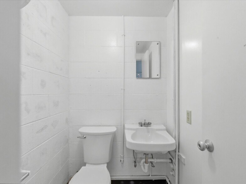 More Photos Of 5802 Evergreen Way, Everett Storefront Retail Office For Sale