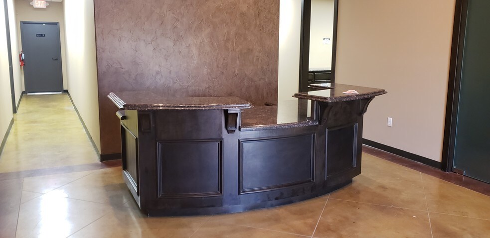 More Photos Of 15106 Chaplin St, Houston Warehouse For Lease