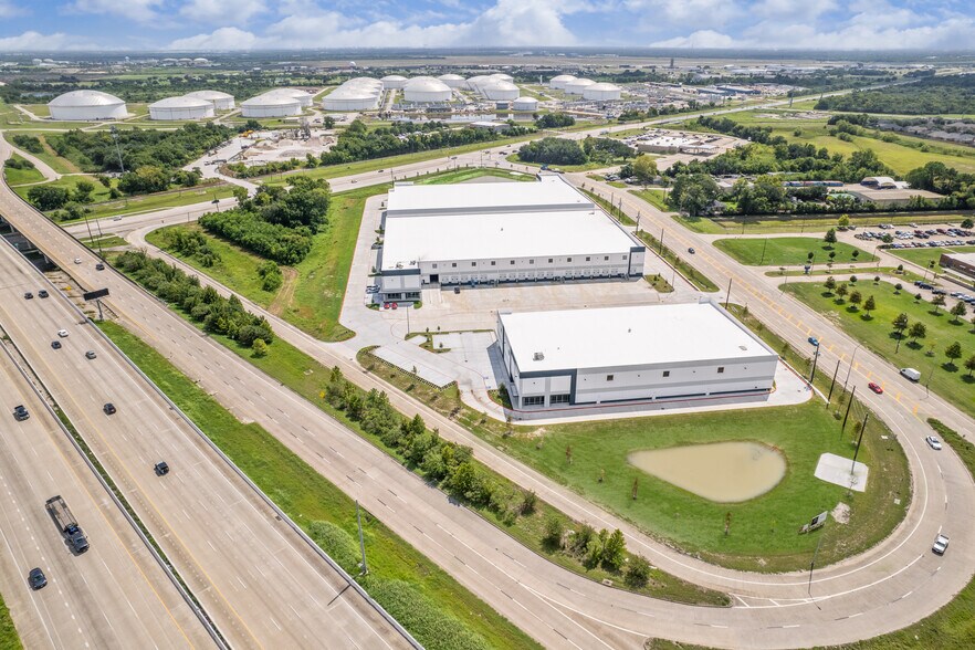More Photos Of 13415 Conklin Ln, Houston Warehouse For Lease