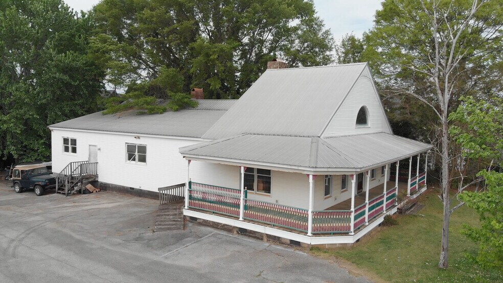 More Photos Of 1319 Opelika Rd, Auburn General Retail For Sale