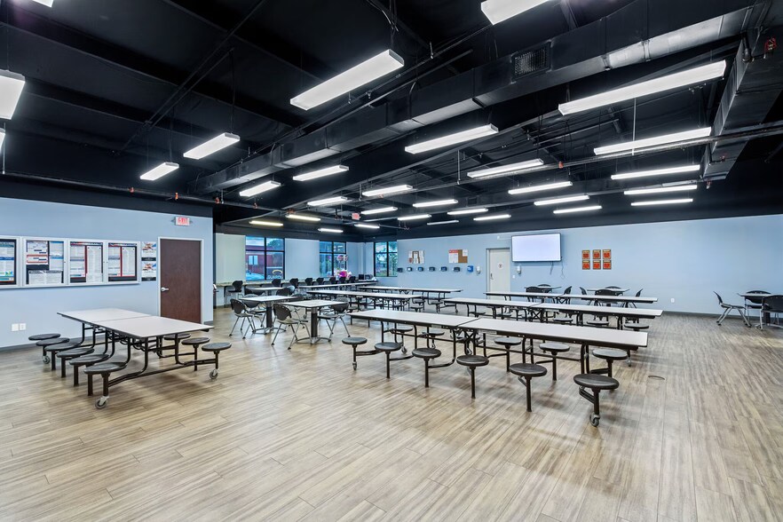 More Photos Of 9201 Winkler Dr, Houston Warehouse For Sale