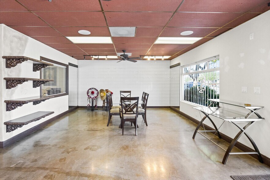 More Photos Of 205 E 18th St, Bakersfield Manufacturing For Sale