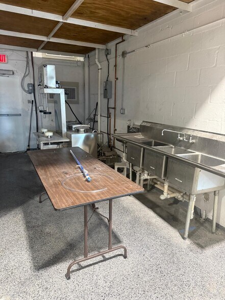 More Photos Of 205-209 NE 1st Ave, Hallandale Beach Flex For Lease