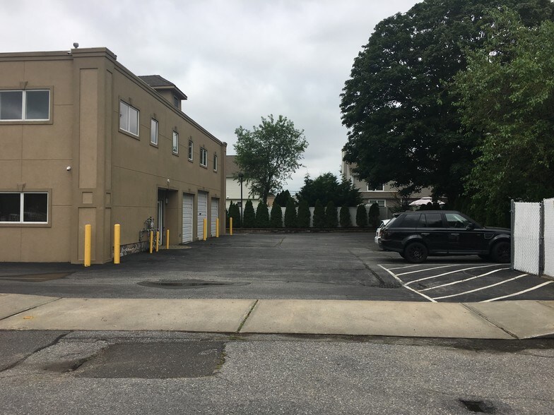 More Photos Of 620 W Montauk Hwy, Lindenhurst Freestanding For Sale