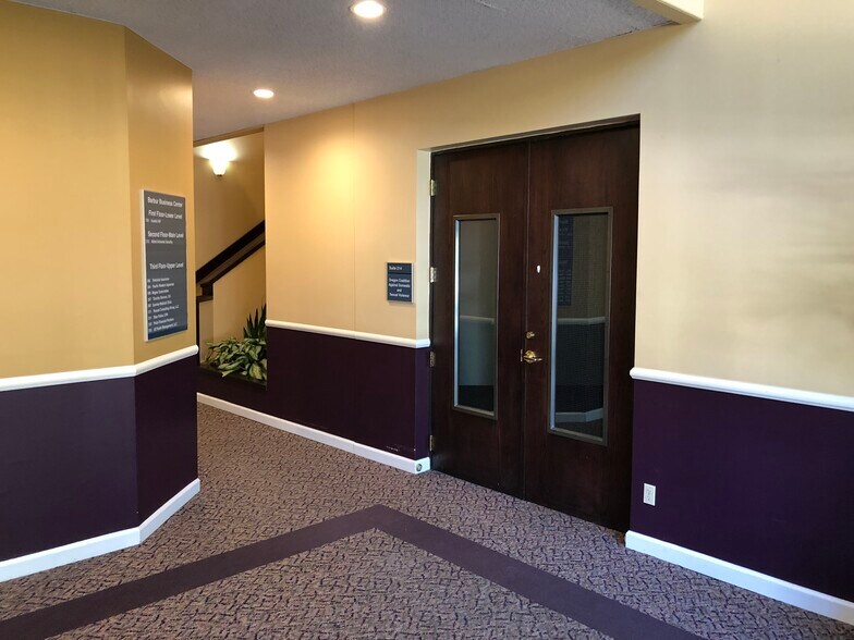 More Photos Of 9570 SW Barbur Blvd, Portland Office For Lease