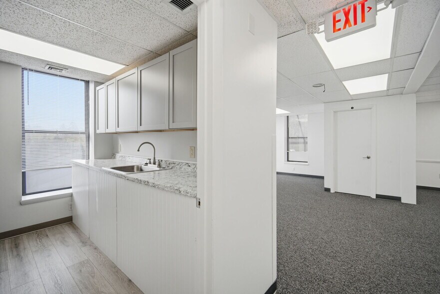 More Photos Of 222 Carew St, Springfield Medical For Lease
