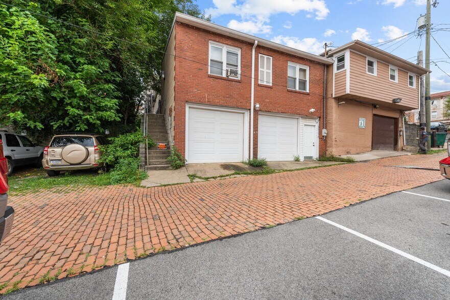 More Photos Of 19 N Maple Ave, Greensburg Bar For Sale