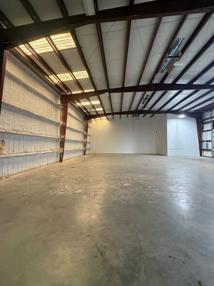 More Photos Of 5 Enterprise Ln, Hilton Head Island Warehouse For Lease