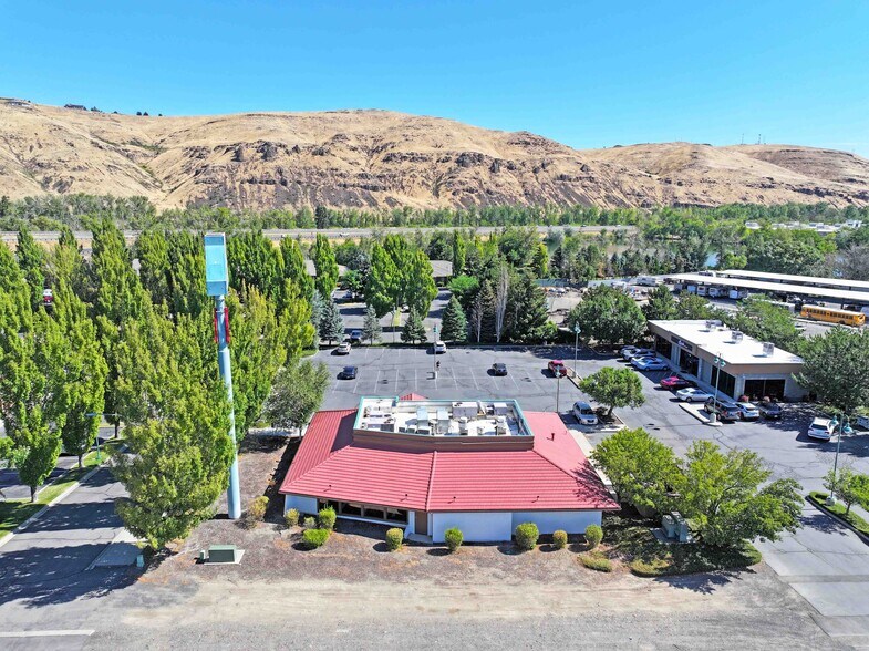 More Photos Of 1401 Lakeside Ct, Yakima Restaurant For Lease