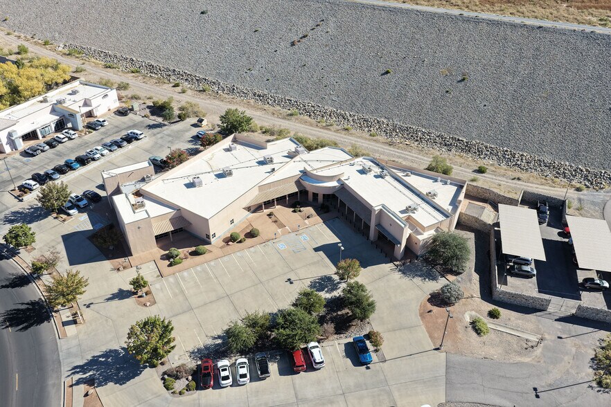More Photos Of 1140 Commerce Dr, Las Cruces Office For Lease