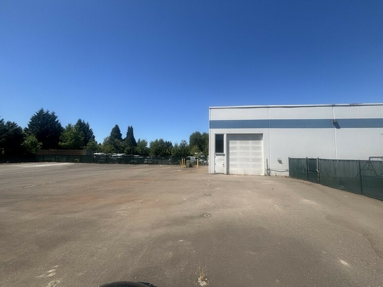 More Photos Of 2130 NE Griffin Oaks St, Hillsboro Light Manufacturing For Lease