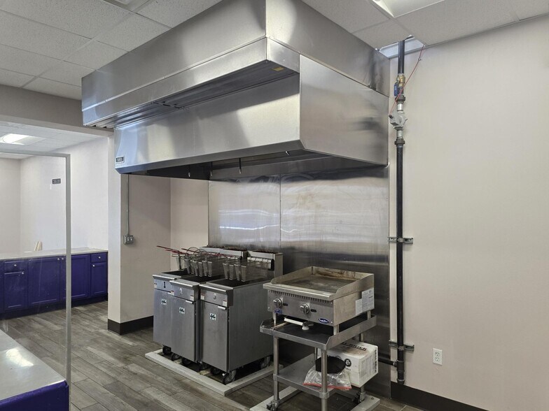 More Photos Of 2705 W Highway 30, Gonzales Freestanding For Lease