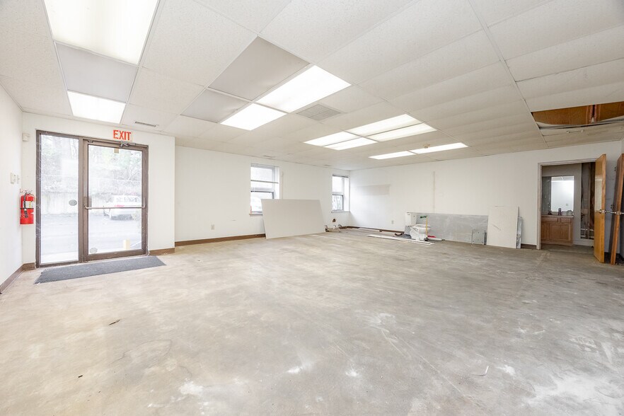 More Photos Of 640 Snyder Ave, West Chester Warehouse For Sale