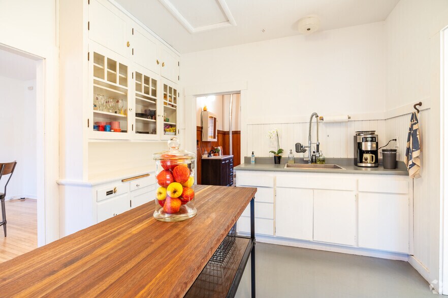 More Photos Of 611 1st St, Napa Storefront Retail Office For Sale