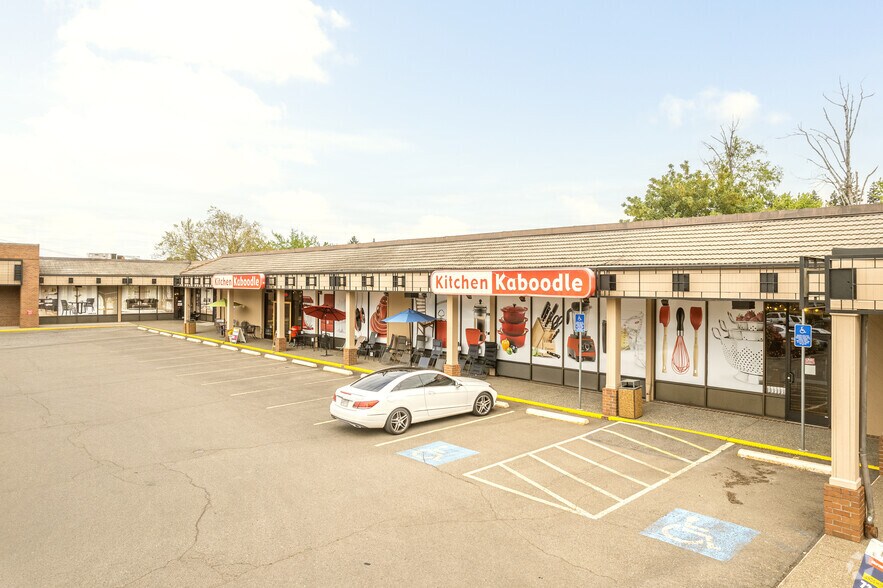 More Photos Of 8610-8840 SW Hall Blvd, Beaverton General Retail For Lease