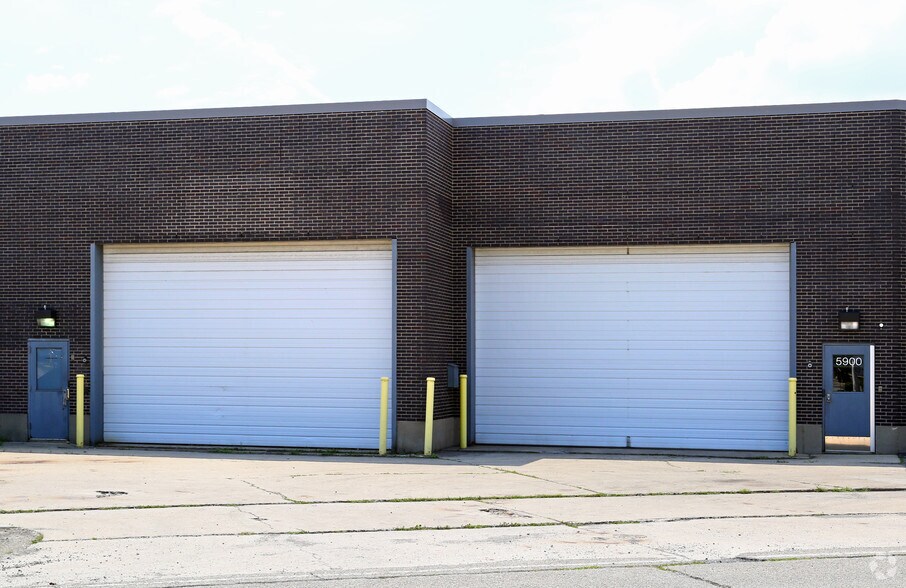 More Photos Of 5900 Howard St, Skokie Warehouse For Sale
