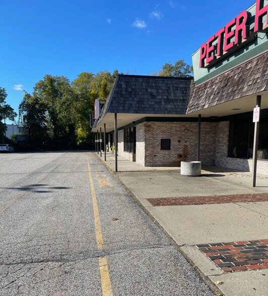 More Photos Of 1964 Boston Rd, Wilbraham Unknown For Lease