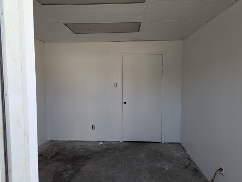 More Photos Of 1511 Brandi Ln, Round Rock Warehouse For Lease
