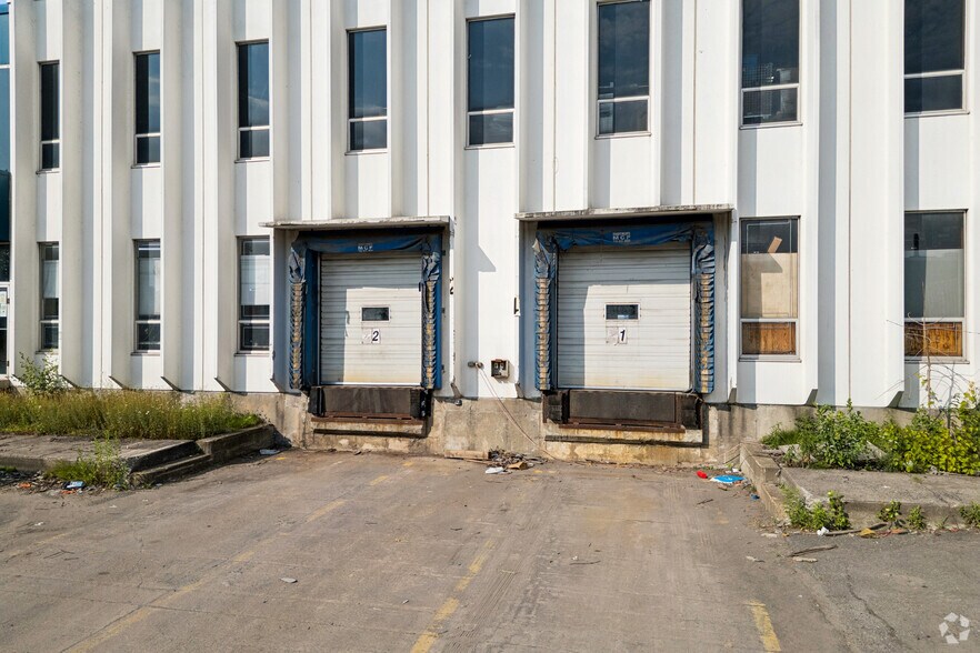 More Photos Of 1710 Rte Transcanadienne, Dorval Distribution For Lease