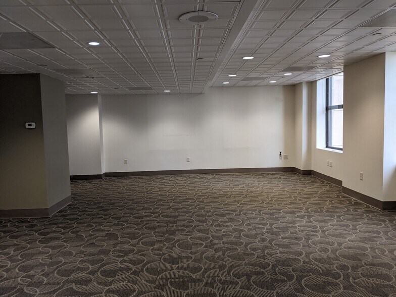 More Photos Of 112 S Tryon St, Charlotte Office Residential For Sale