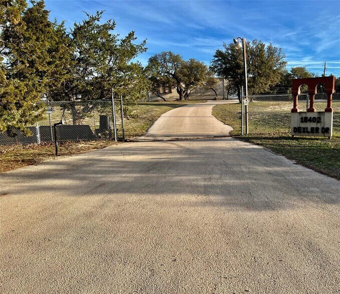 More Photos Of 15402 Dexler Dr, Austin Showroom For Lease
