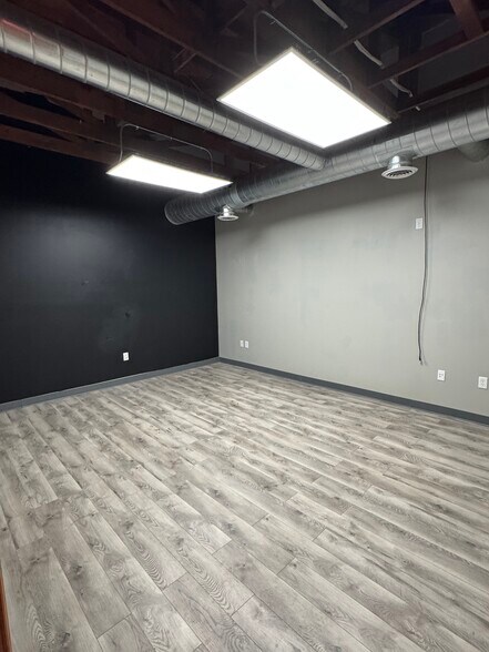 More Photos Of 12911 Us-71 Hwy, Grandview Freestanding For Lease