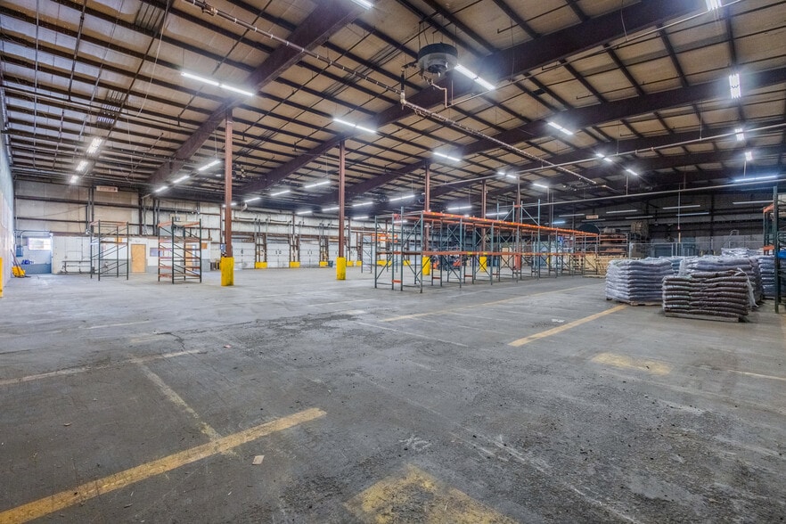 More Photos Of 725 Main St, Millis-Clicquot Distribution For Lease