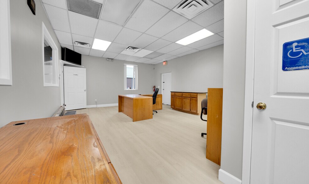 More Photos Of 2250 Pontiac Rd, Auburn Hills Office For Lease