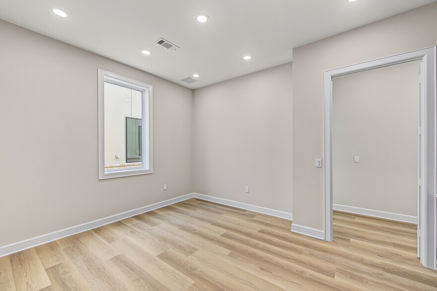More Photos Of 8503 Union Chappel Rd, Fulshear Office For Sale