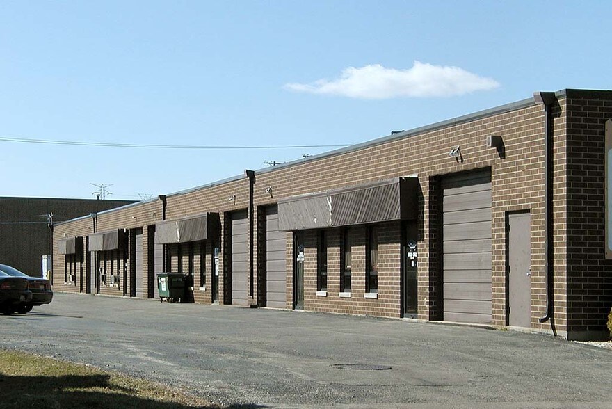 More Photos Of 1100-1104 N Ridge Ave, Lombard Warehouse For Lease