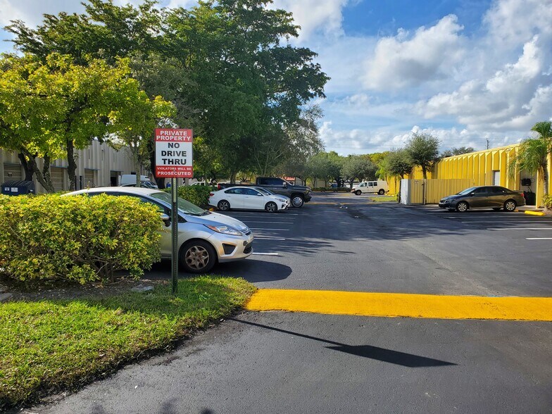 More Photos Of 2501 NW 17th Ln, Pompano Beach Warehouse For Lease