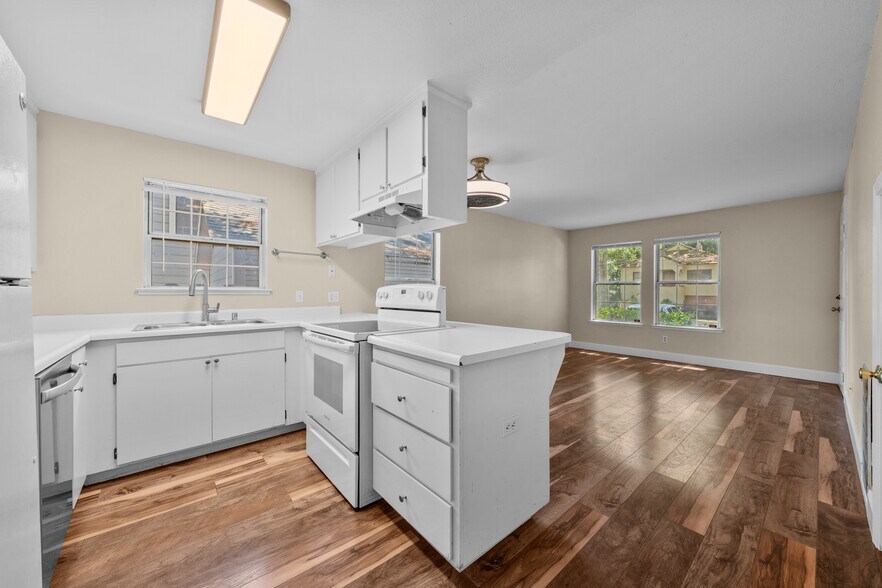More Photos Of 321 T St, Sacramento Apartments For Sale