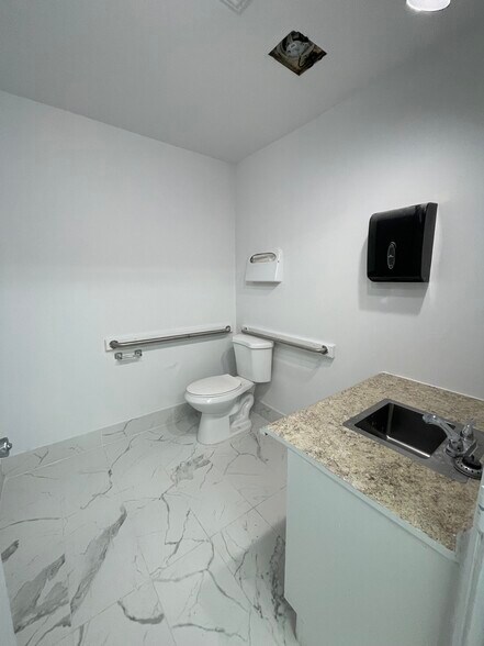 More Photos Of 715 N Ridgewood Pl, Los Angeles Office For Lease