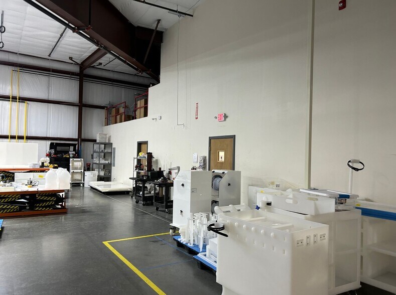 More Photos Of 440 Washington St, Auburn Freestanding For Lease