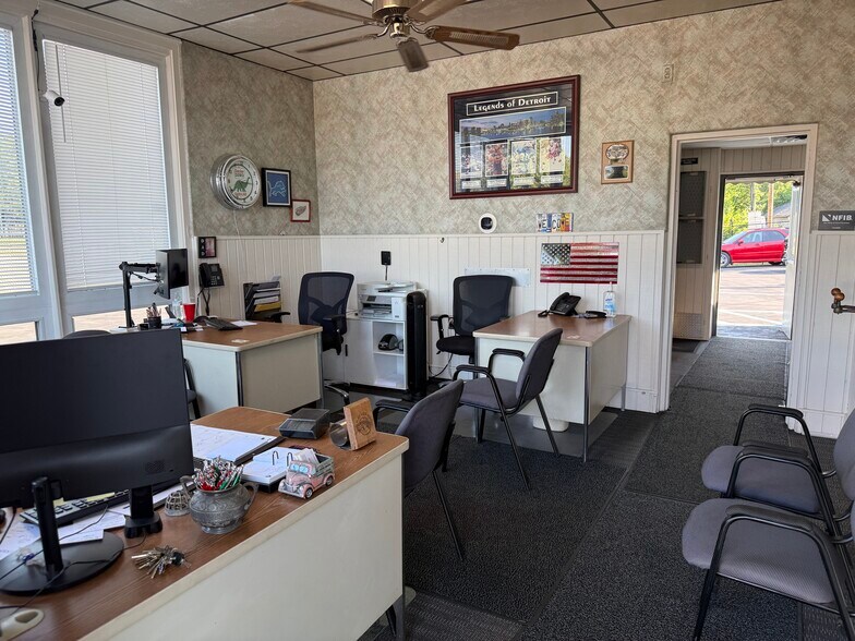 More Photos Of 1153 Baldwin Ave, Pontiac Auto Dealership For Sale